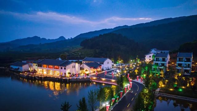 解锁初秋遛娃新花样！登山、溯溪、竹筏漂流……带娃玩转丹霞山水间