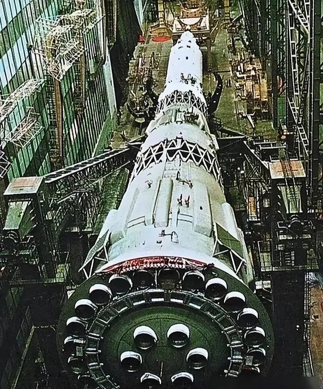 中美俄火箭最大推力差距断崖：美7130吨，俄仅4620吨，中国是多少