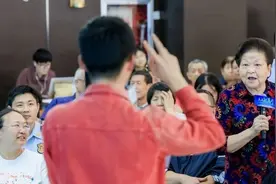 从“养老”变成“享老”！人人议事厅共解独居老人养老难题图片