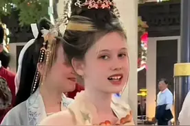 西安杀疯了！外国人突然暴增：欧洲女孩个个穿汉服，老外们太激动图片