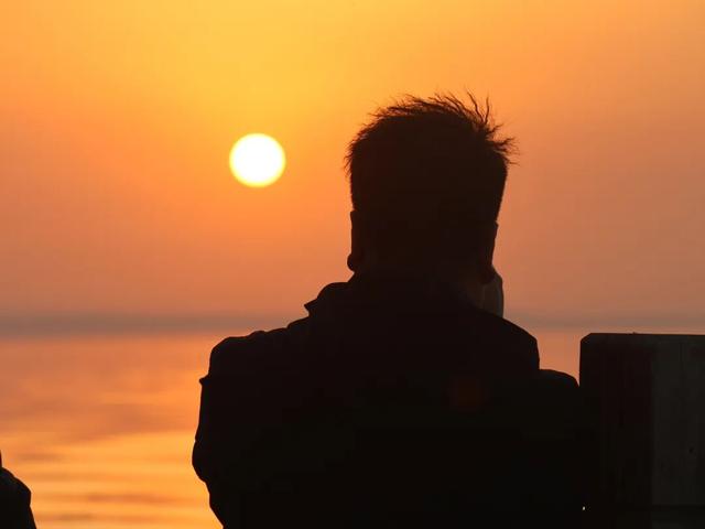 网红大桥下：三门峡的周末热度藏着新答案