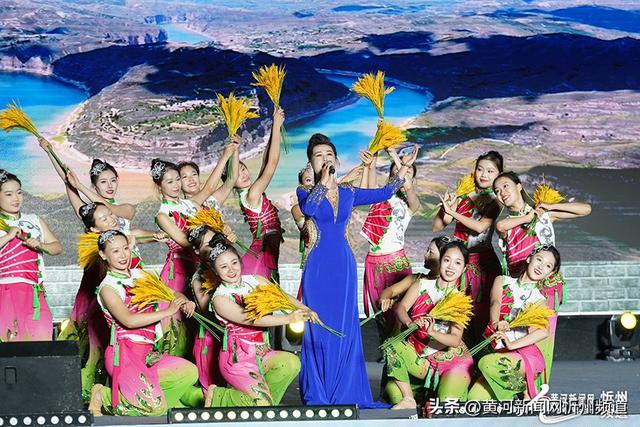 偏关：非遗之夜让长城“开口讲故事”