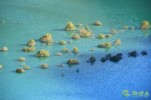 两江交汇碧波现