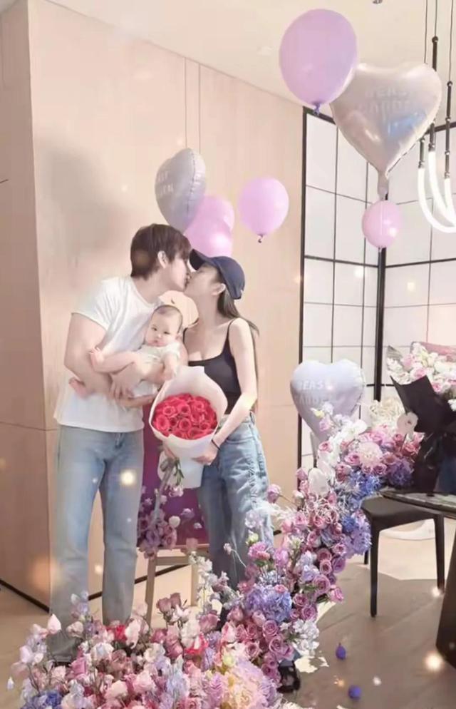 张檬哺乳期海边度假不穿内衣，胸部下垂明显，背后原因让人共情