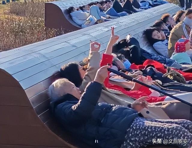 “躺平”新地标~泰安这个神仙广场也太chill了吧！！