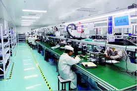 “太阳电池阵”大幅降低直连卫星功能费，即使信号弱光纤陀螺也能让你“找得着北”。图片