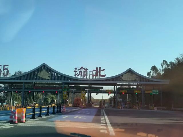 从重庆到西安七百公里，一路穿山越岭，风光无限。
