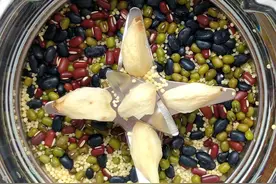 学医好友推荐的五行豆浆配方，每天一杯喝出好气色！图片