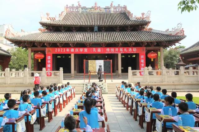 半江碧波，一城风华。这里是龙母故乡、崇德之城——德庆！