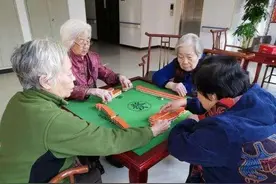 麻将馆里那些事：有钱的人低调打小牌，没钱的的人还炫耀打大牌图片