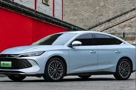 比亚迪“国民神车”！月销50500辆，一箱油跑2000+公里图片