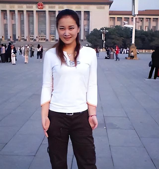 退出春晚解散公司，被“综艺	”开除，44岁贾玲近况曝光	，面相变了