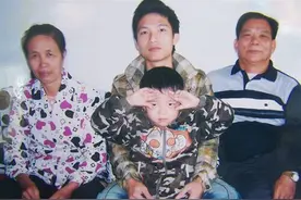 陈楚生修过摩托送过外卖 成名前古早老照片图片