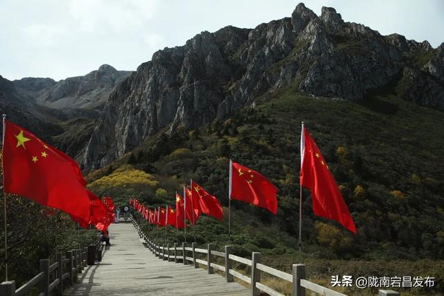 国庆登雷古山：红染群山处 云海伴咖啡