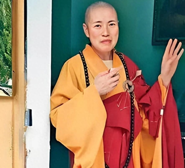 比释永信还过分的尼姑！白天参佛晚上泡吧，寺庙开后宫，现怎样了