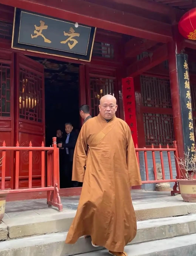 不查不知道一查吓一跳，掌控少林寺38年的释永信，私下到底有多豪