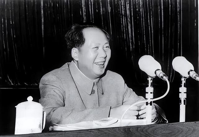 毛泽东：“外国人放个屁都是香的，害得我两年不能吃鸡蛋”