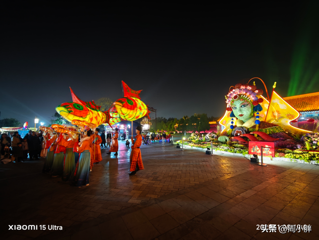 15分钟617人登顶龙亭大殿，传统观光景区迈向沉浸夜游的关键一步