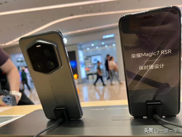 荣耀Magic 8系列入网！首款骁龙8 Elite 2旗舰携90W快充亮相