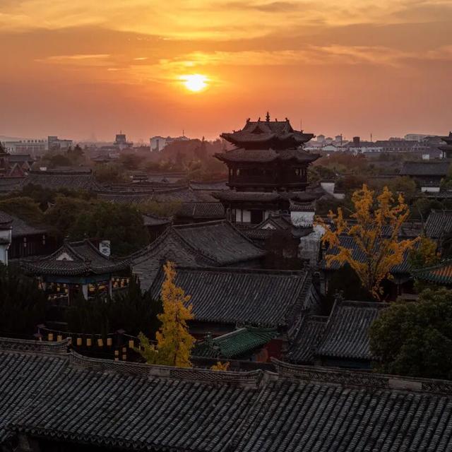 我们把台儿庄古城的秋天“晒”满了朋友圈，温柔了整座古城的初冬