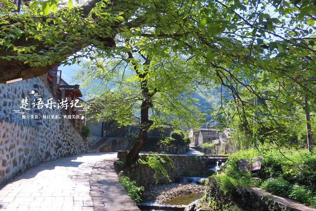 浙江宁波桥坑山麓的古村，既是文化名村又是景区村庄，景色确实美