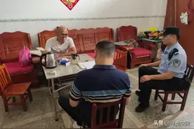 执行现场丨为躲执行身披麻袋藏“鸡窝”，法官火眼金睛拘传促履约图片