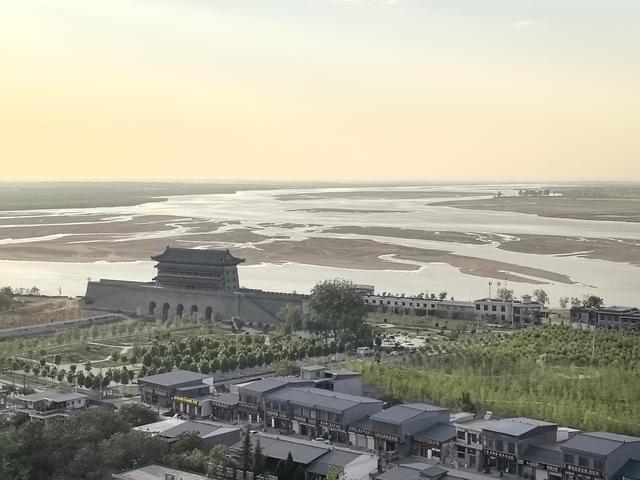 开车路过潼关，要不是路边肉夹馍店的诱惑，差点错失这处旅游美景