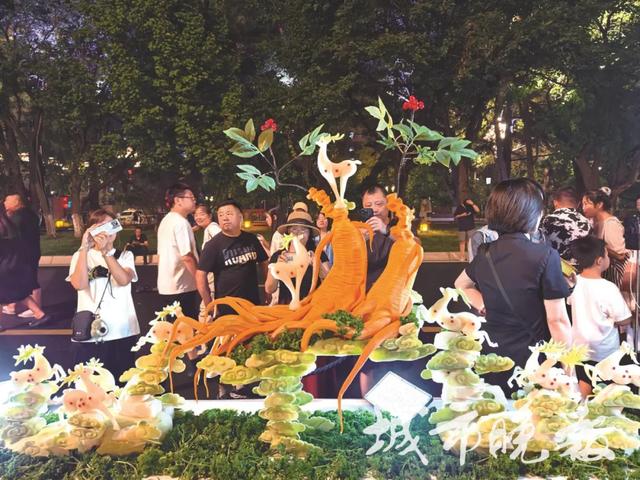 周末两个晚上,长春新民大街人山人海!数十万市民游客在这里→