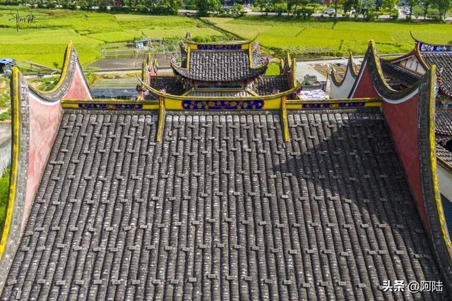 这样的特色民居只有在福建宁德才能遇见，跟千年古镇仅隔着条国道