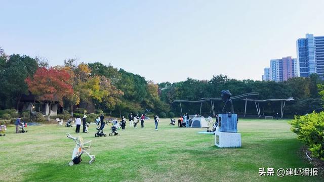 在建邺,“发呆”