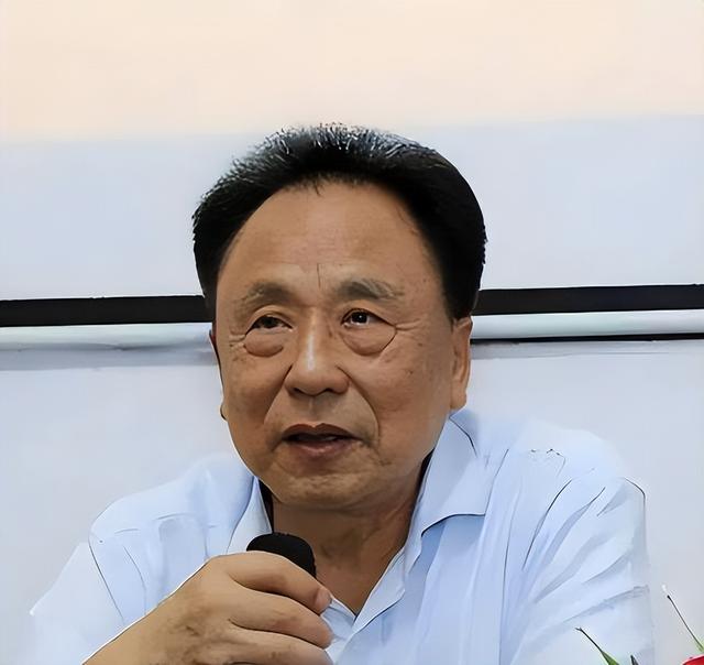 包10位情妇	，睡觉全靠翻牌，生下11个私生子，75岁仍在拼命生娃？