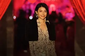 90后最美茶人白天喝茶、晚上蹦迪，太松弛了图片