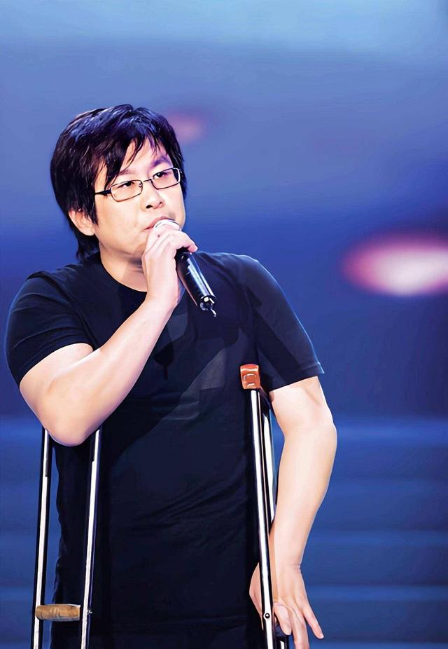 郑智化怒斥事件升级！再点名3个机场，满腹委屈，网友：赶紧退圈