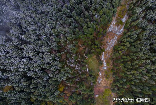 四川牟尼沟：扎嘎瀑布引客来