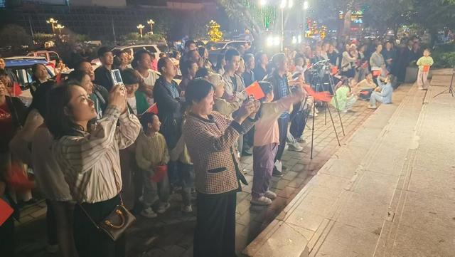 宕昌县：“红色文化集市”点燃夏日激情 让群众文化“热”起来