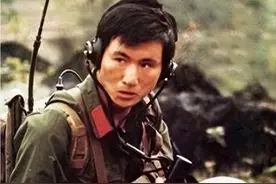 越战中一人歼灭18人的英雄，回乡后被欺负，仅用一句话吓退恶霸！图片