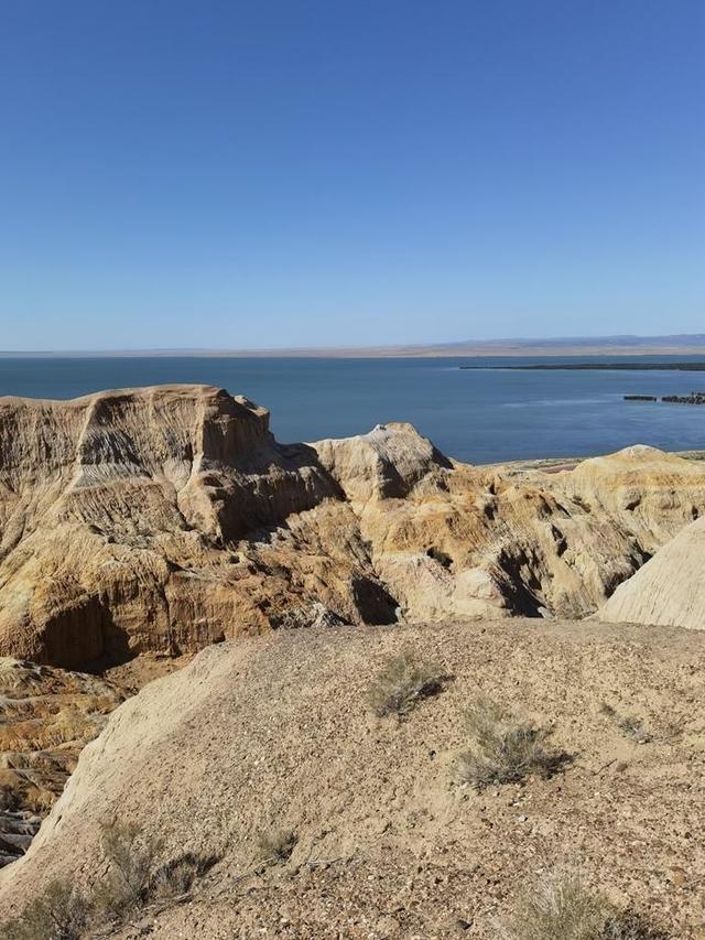 游新疆乌伦古湖海上魔鬼城