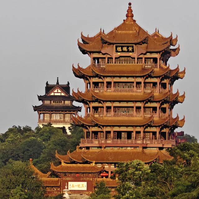 舌尖上的中国：十大美食之都的饕餮之旅