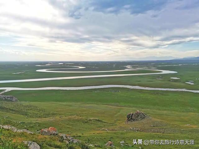新疆巴音布鲁克草原的湿地风光