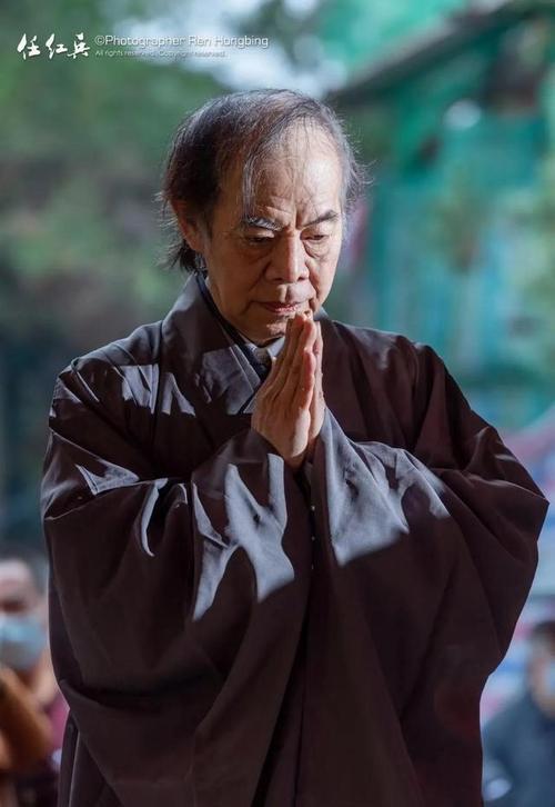 拔萝卜带泥!释永信倒台后，最惨的不是女明星，而是捐了46亿的他
