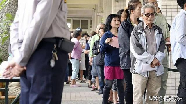 百万外国人怎么撤出台湾，各国想了2天2夜，也没找到好办法