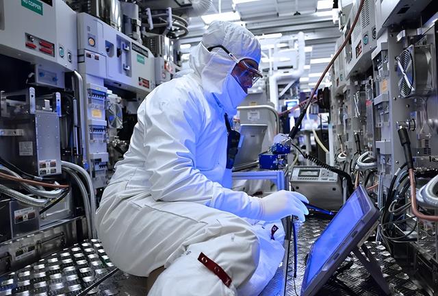 英国：我们觉得中国是竞争对手，中国：别闹，你连赛道也挤不进！