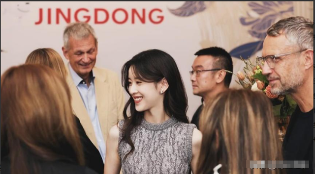 不装了！婚变传闻仅10天，31岁章泽天高调官宣喜讯，终于等到这天