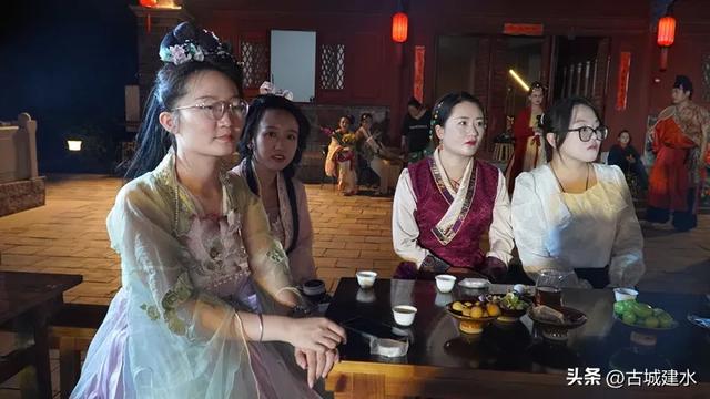 当七夕遇上玉皇阁:建水用传统文化点燃古城浪漫