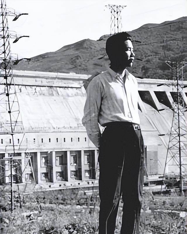 原国务院总理李鹏坦言：外界传闻我是周总理养子的说法，并不确切