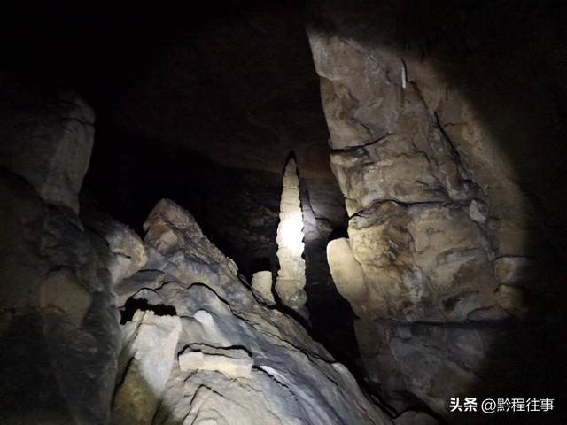 探险贵州深山原始溶洞，遇见一个躲匪洞、一座红军坟