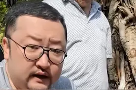 男演员街头开直播刷鞋，上千人在线观看！本人最新回应图片