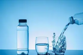 研究发现：长期不爱喝水的人，5个月后身体可能出现这4种问题图片