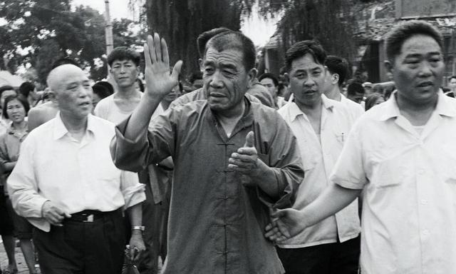 陈永贵退休享受什么待遇？胡耀邦亲自发话，他一家人落户北京