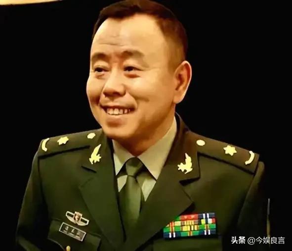 全家移民真相大白2年，享正师级待遇的潘长江，已走上另一条大道